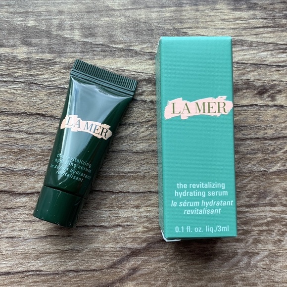 Creme de la Mer Revitalizing Hydrating Serum Deluxe Sample - Picture 1 of 8